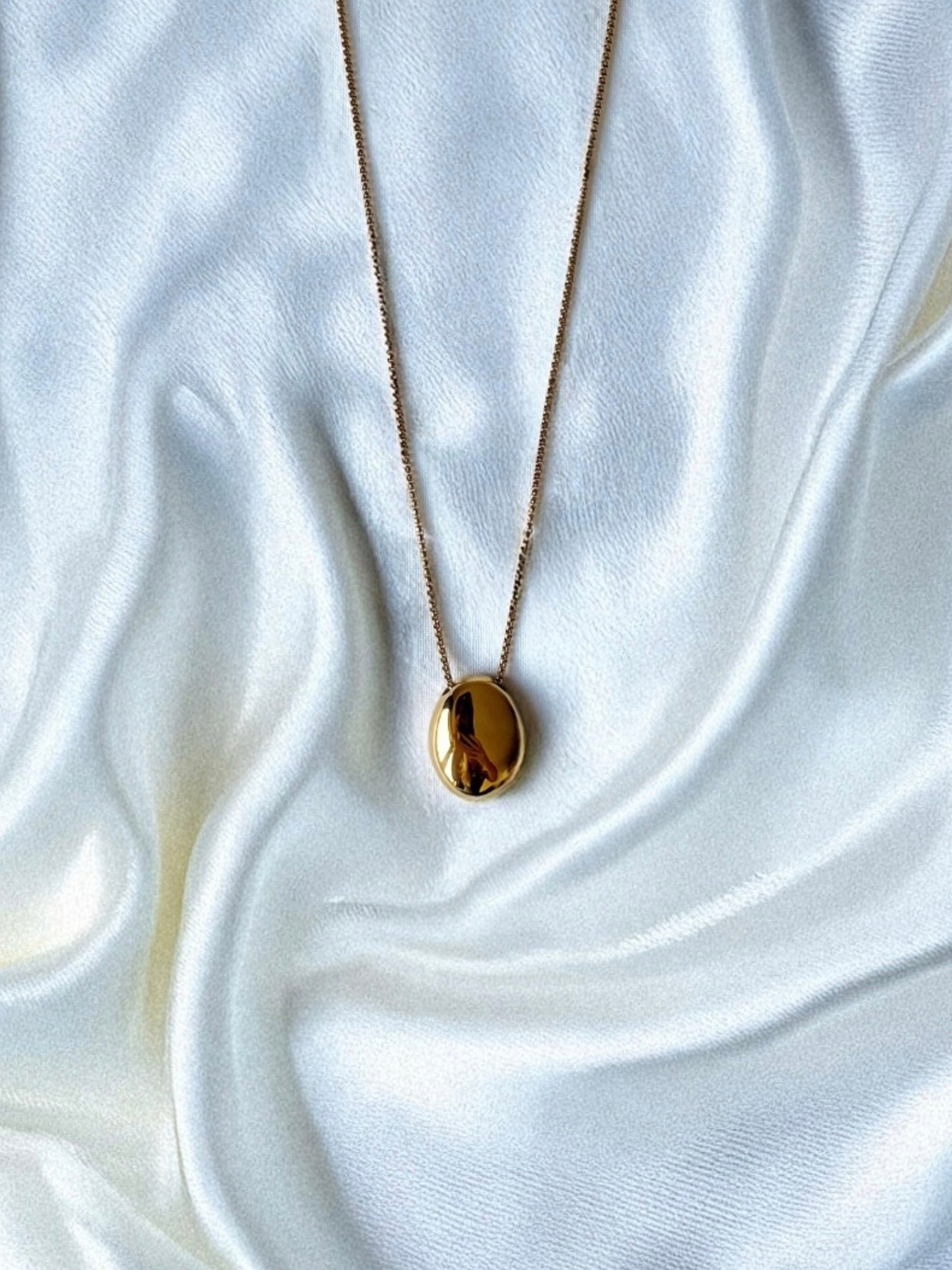 LIV NECKLACE