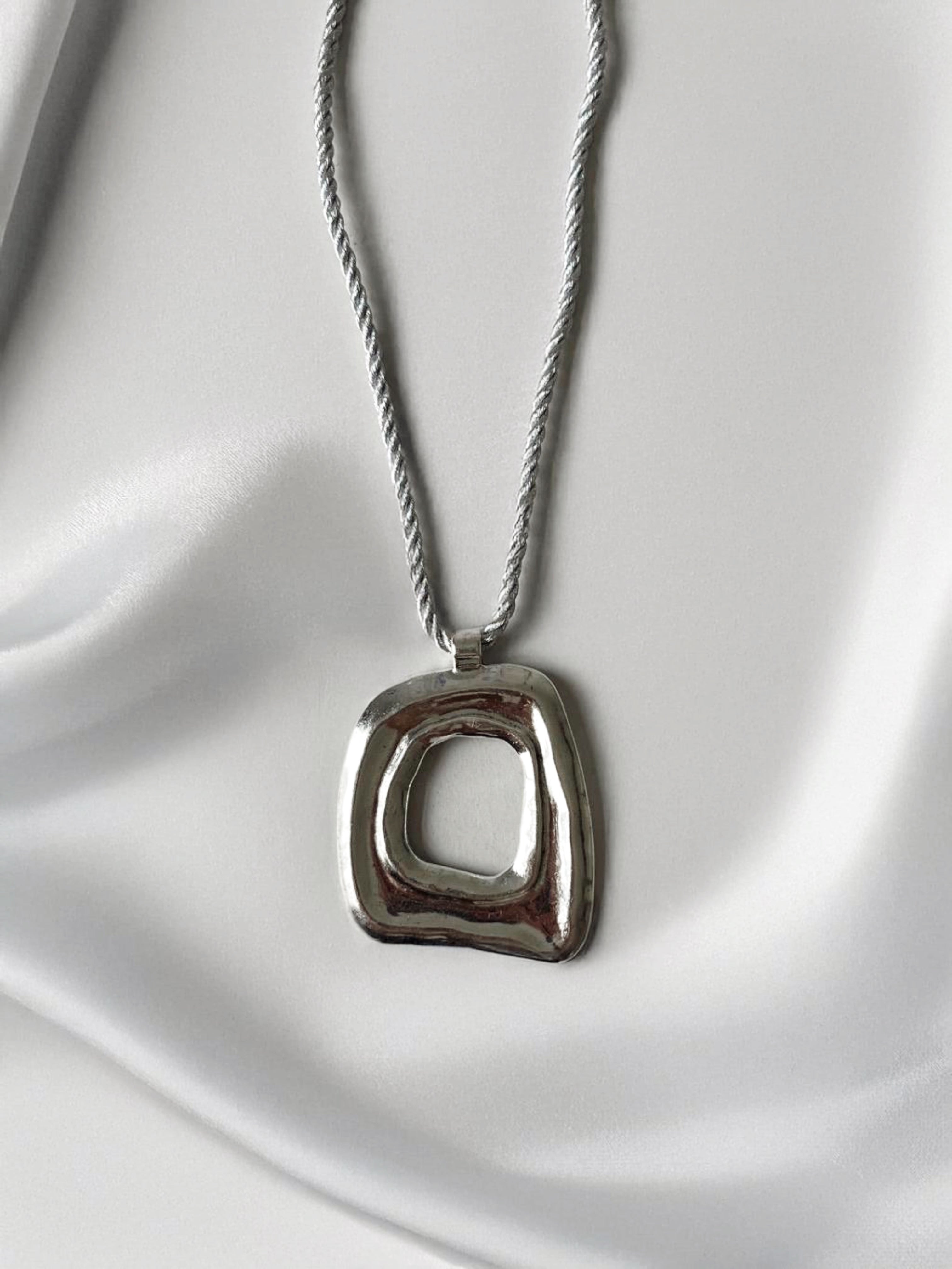 PIEN NECKLACE