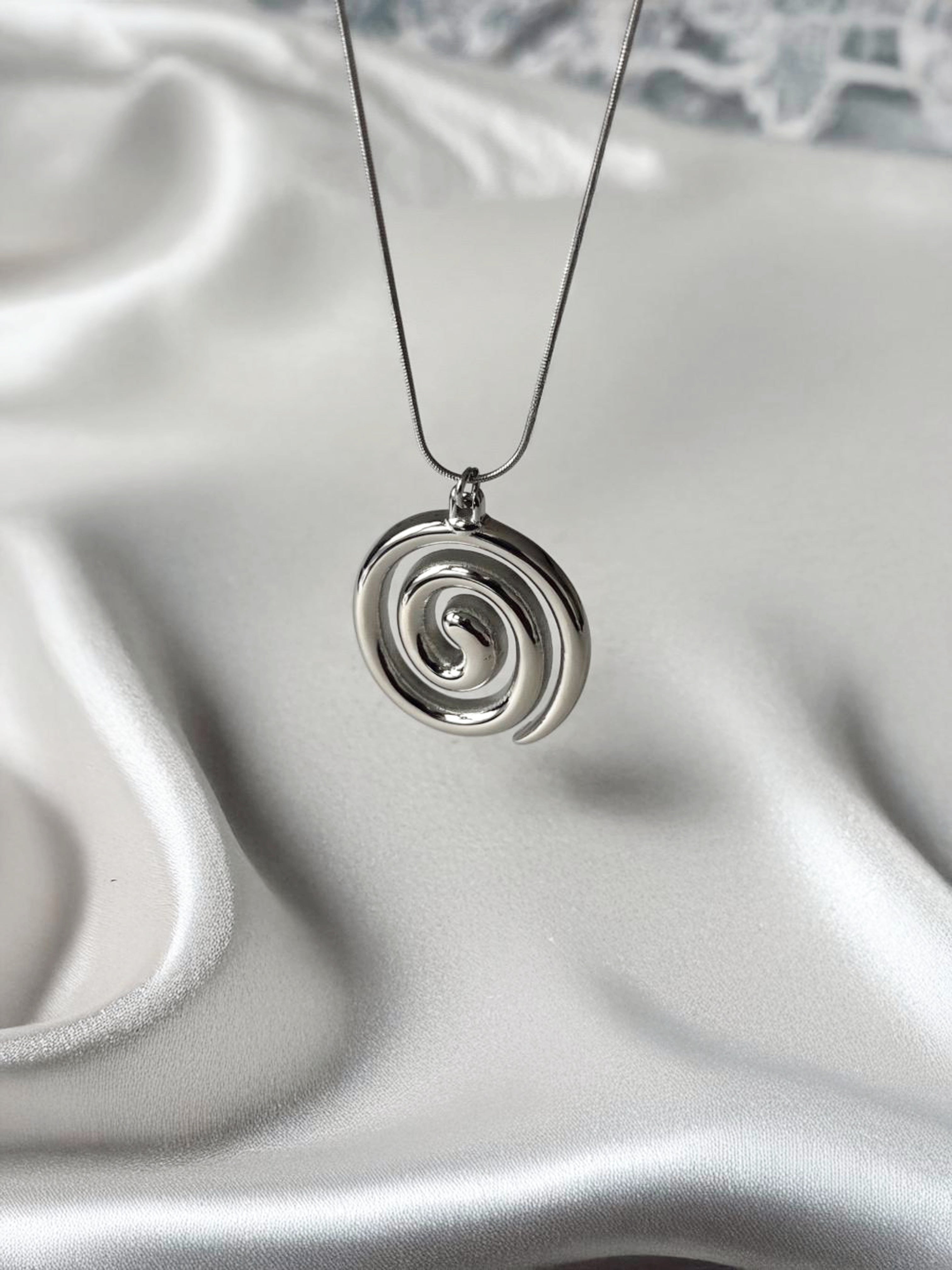JUNI NECKLACE